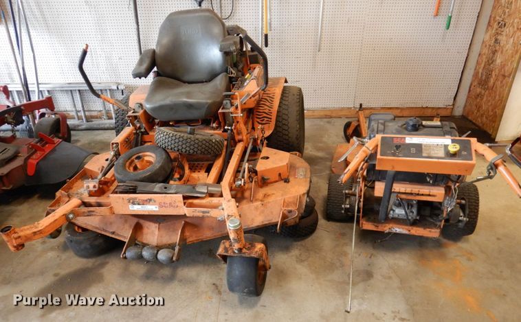 image for item IM9971 (2) Scag ZTR lawn mowers