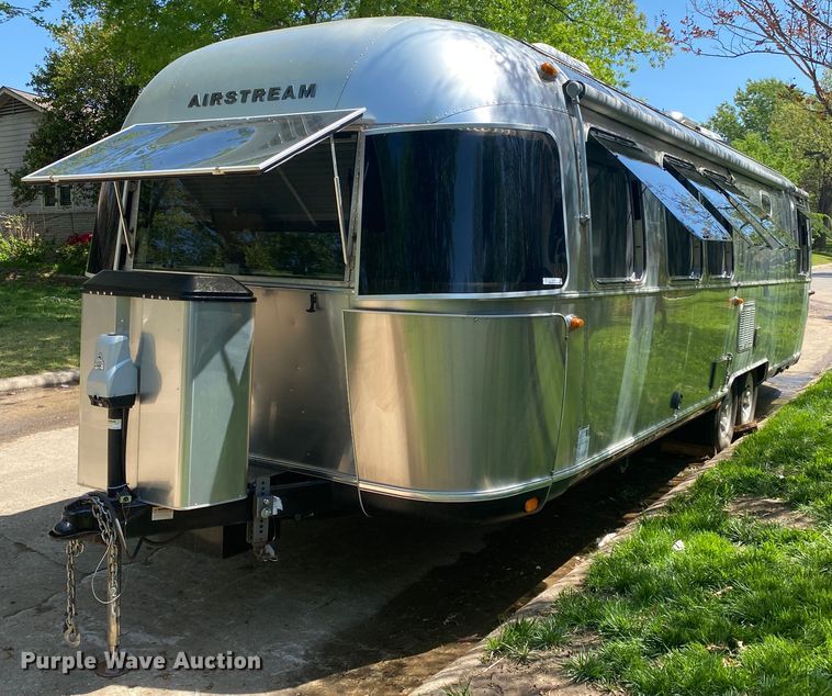 image for item JL9031 2018 Airstream 30RB Classic  camper