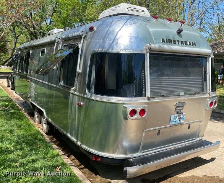 image for item JL9031 2018 Airstream 30RB Classic  camper