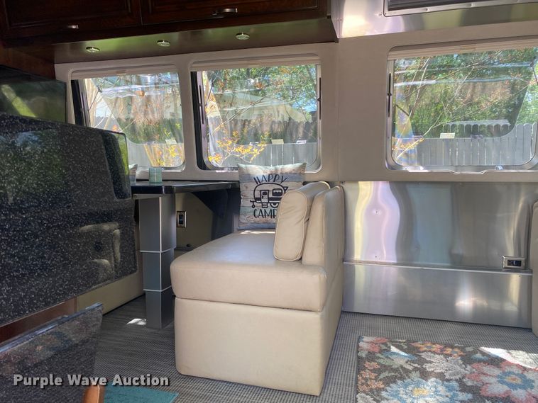 image for item JL9031 2018 Airstream 30RB Classic  camper