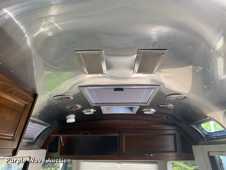 image for item JL9031 2018 Airstream 30RB Classic  camper