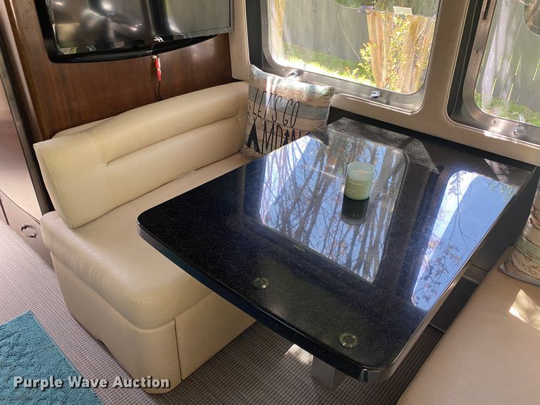 image for item JL9031 2018 Airstream 30RB Classic  camper