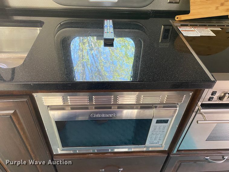 image for item JL9031 2018 Airstream 30RB Classic  camper