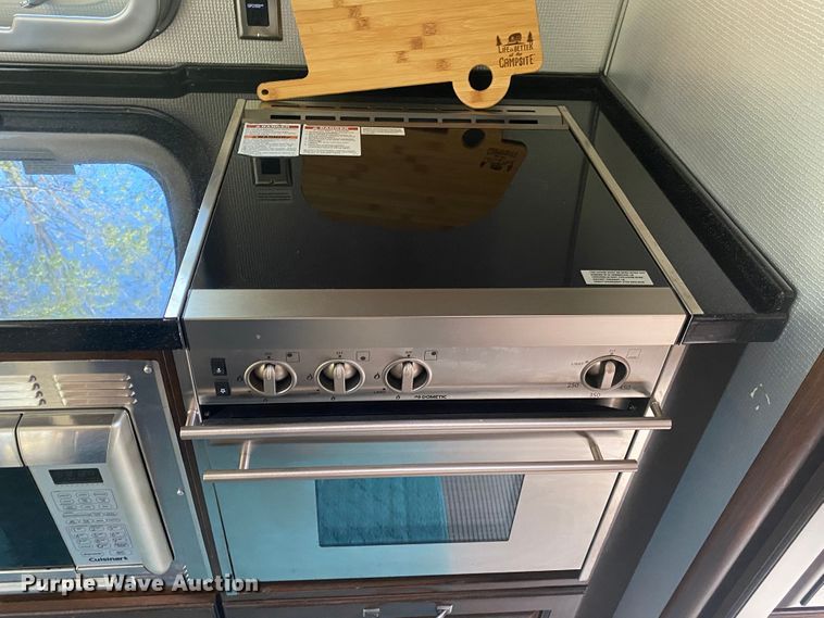 image for item JL9031 2018 Airstream 30RB Classic  camper