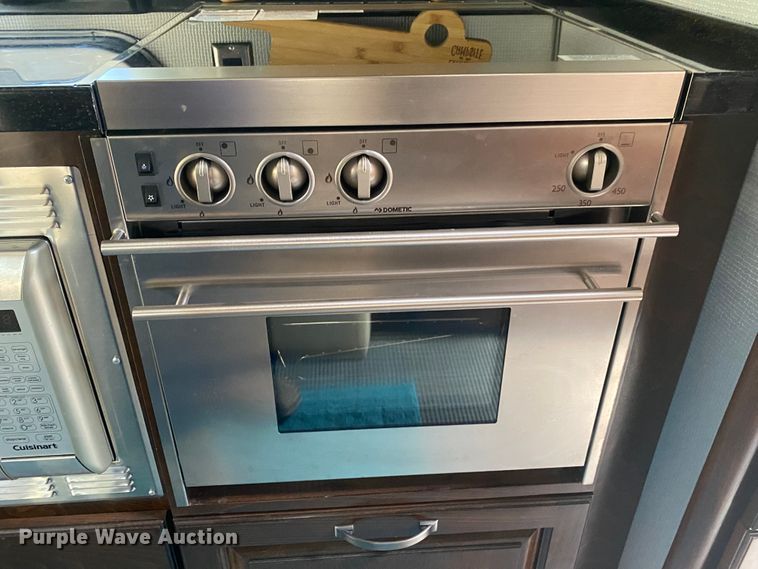 image for item JL9031 2018 Airstream 30RB Classic  camper