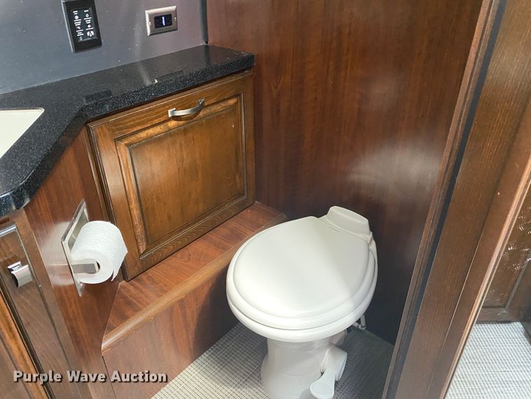 image for item JL9031 2018 Airstream 30RB Classic  camper