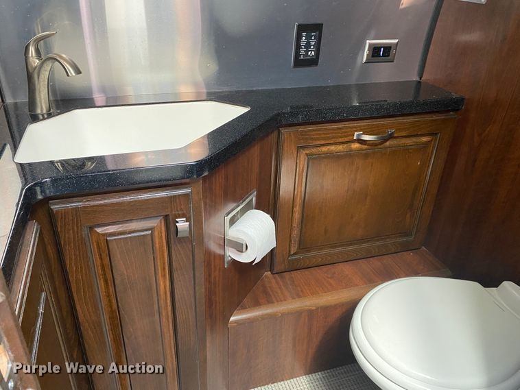 image for item JL9031 2018 Airstream 30RB Classic  camper