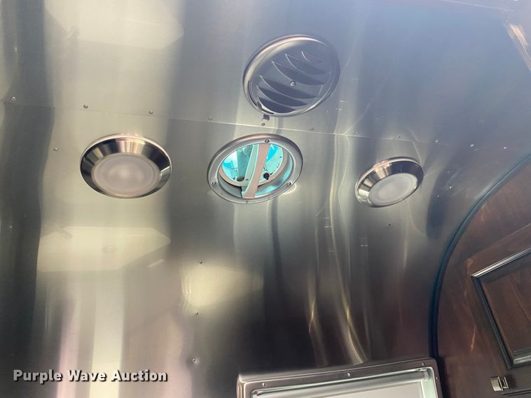 image for item JL9031 2018 Airstream 30RB Classic  camper