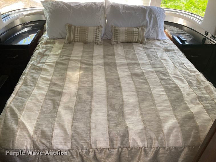 image for item JL9031 2018 Airstream 30RB Classic  camper