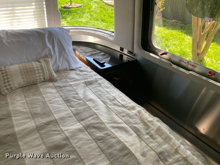 image for item JL9031 2018 Airstream 30RB Classic  camper