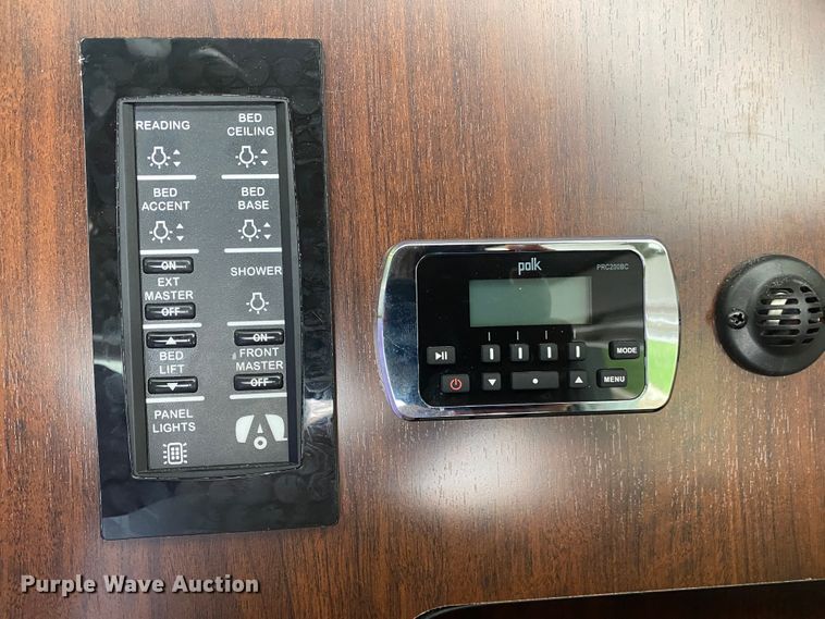 image for item JL9031 2018 Airstream 30RB Classic  camper