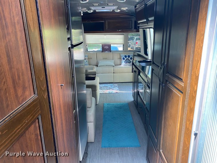 image for item JL9031 2018 Airstream 30RB Classic  camper