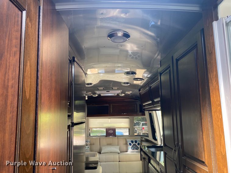 image for item JL9031 2018 Airstream 30RB Classic  camper