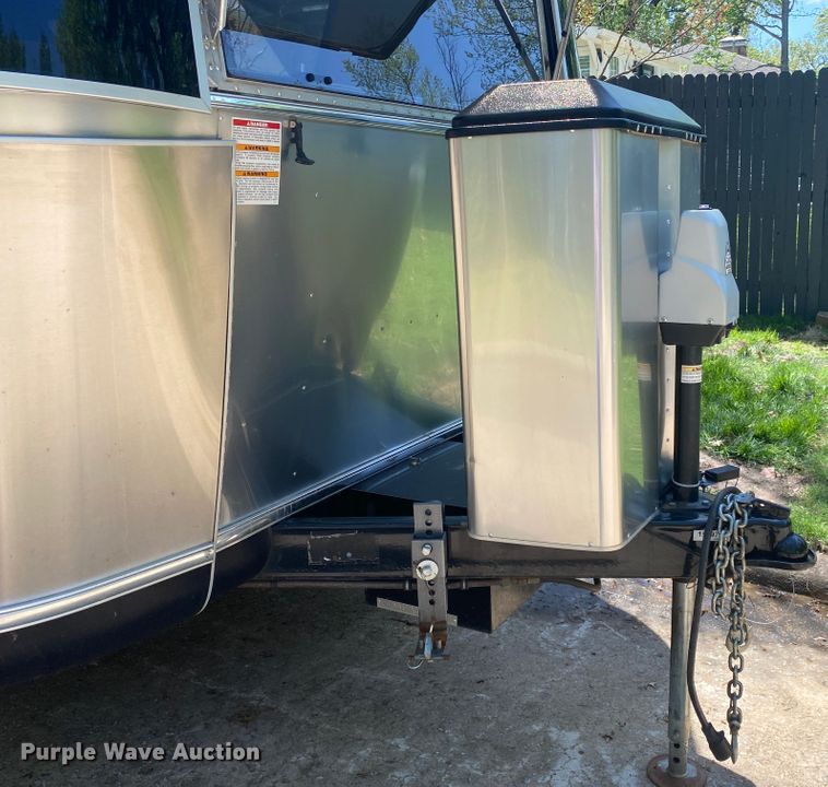 image for item JL9031 2018 Airstream 30RB Classic  camper