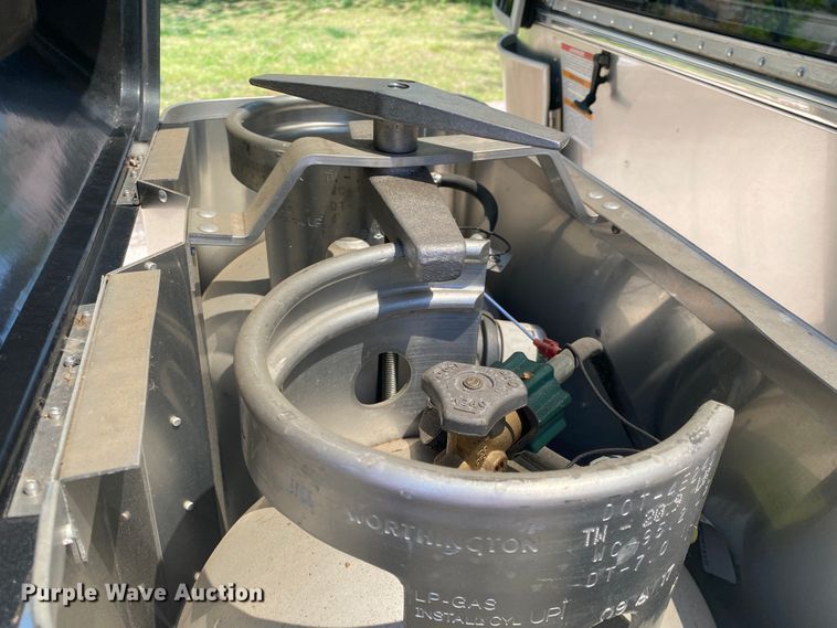 image for item JL9031 2018 Airstream 30RB Classic  camper