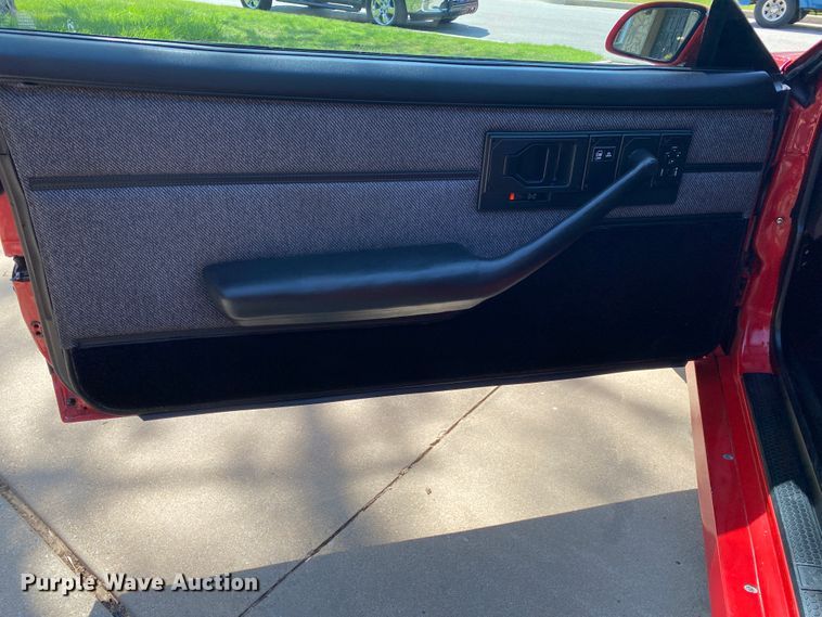 image for item JL9032 1989 Chevrolet Camaro IROC-Z  convertible