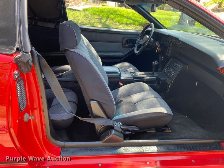 image for item JL9032 1989 Chevrolet Camaro IROC-Z  convertible