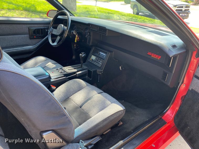 image for item JL9032 1989 Chevrolet Camaro IROC-Z  convertible