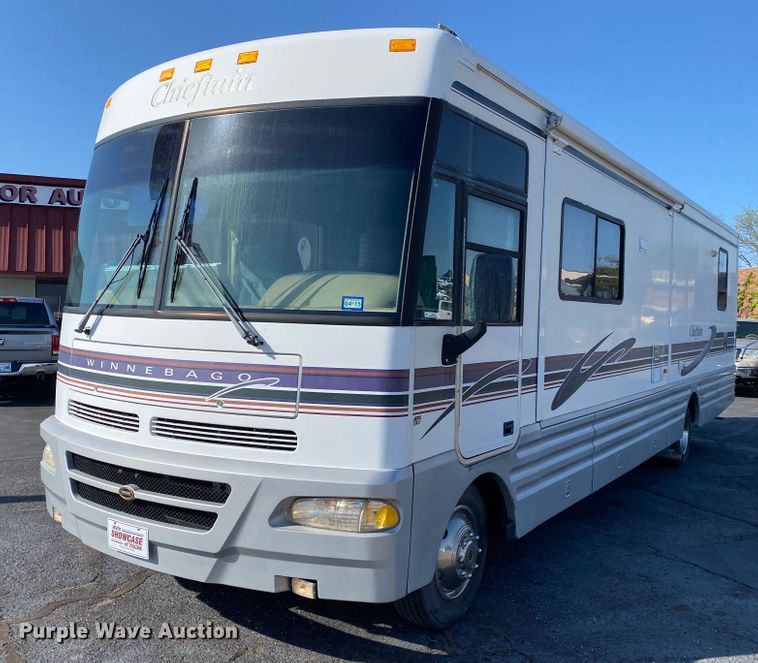 image for item JL9039 1999 Winnebago WFL34WY  RV