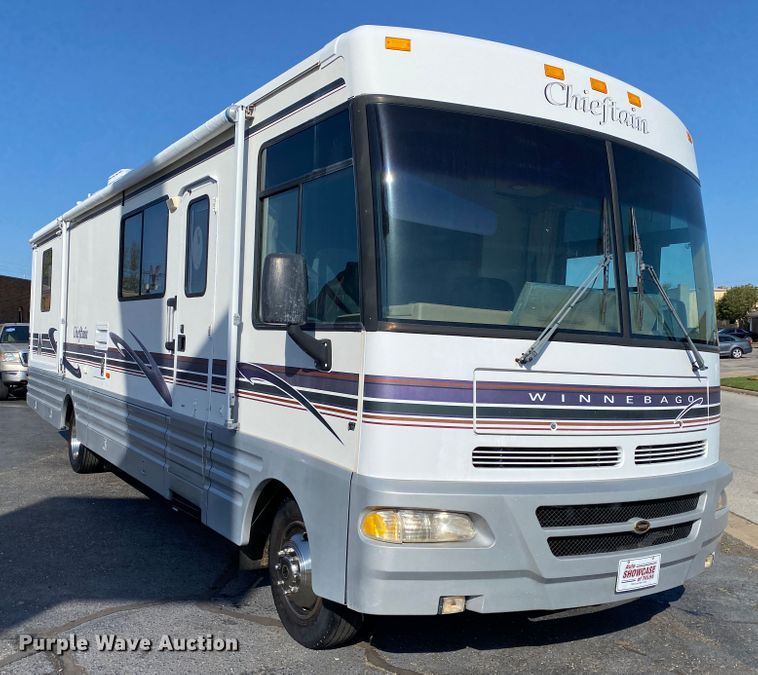 image for item JL9039 1999 Winnebago WFL34WY  RV