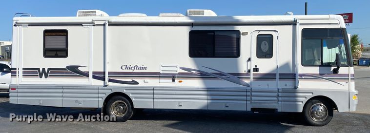 image for item JL9039 1999 Winnebago WFL34WY  RV