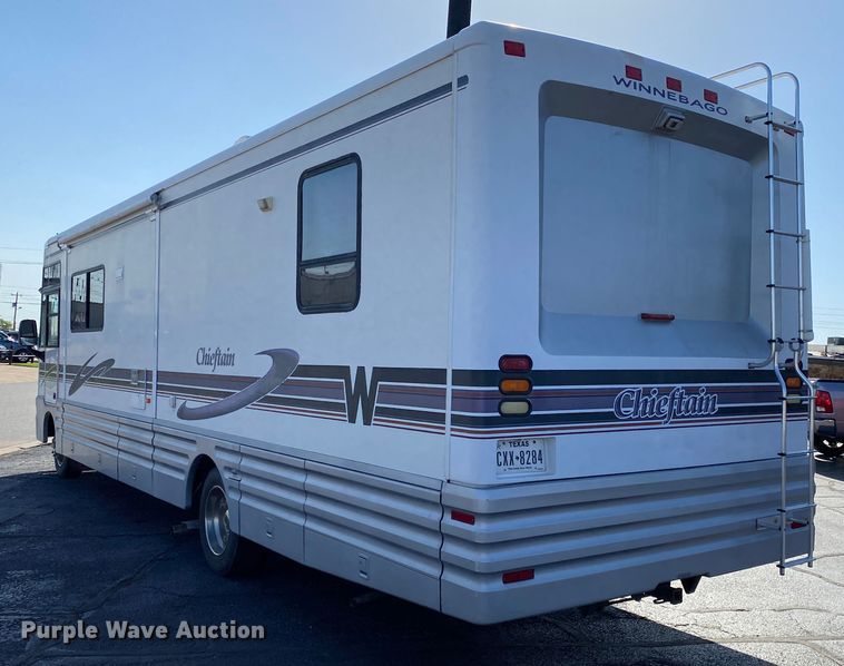 image for item JL9039 1999 Winnebago WFL34WY  RV