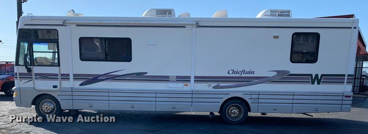 image for item JL9039 1999 Winnebago WFL34WY  RV