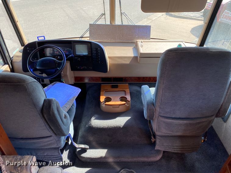 image for item JL9039 1999 Winnebago WFL34WY  RV