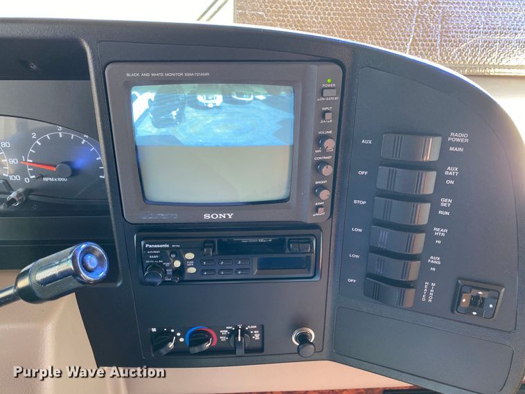 image for item JL9039 1999 Winnebago WFL34WY  RV