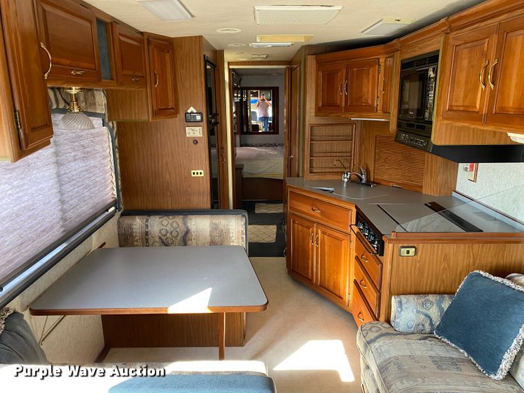 image for item JL9039 1999 Winnebago WFL34WY  RV