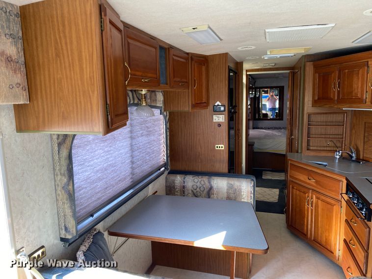 image for item JL9039 1999 Winnebago WFL34WY  RV