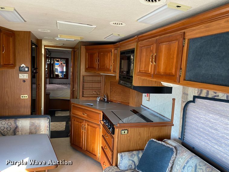 image for item JL9039 1999 Winnebago WFL34WY  RV