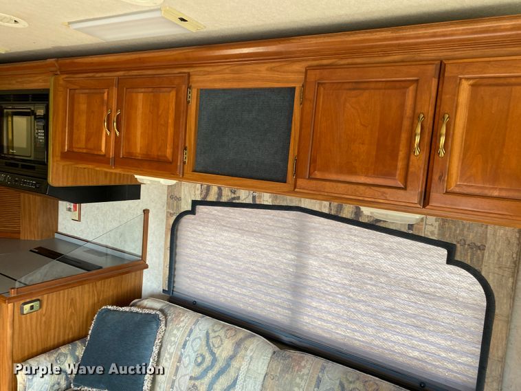 image for item JL9039 1999 Winnebago WFL34WY  RV