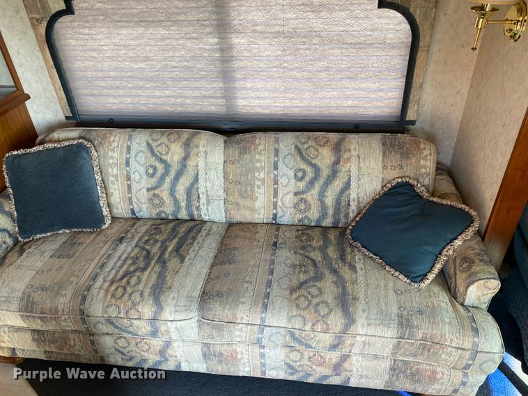 image for item JL9039 1999 Winnebago WFL34WY  RV