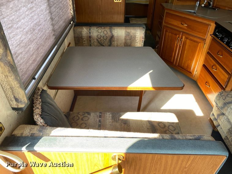 image for item JL9039 1999 Winnebago WFL34WY  RV