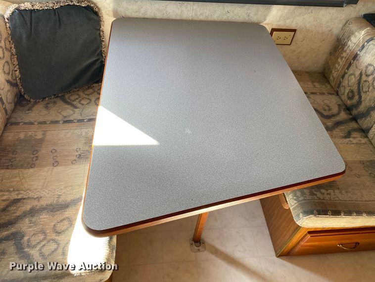 image for item JL9039 1999 Winnebago WFL34WY  RV