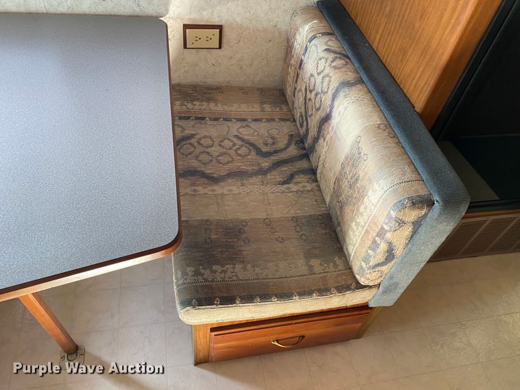 image for item JL9039 1999 Winnebago WFL34WY  RV