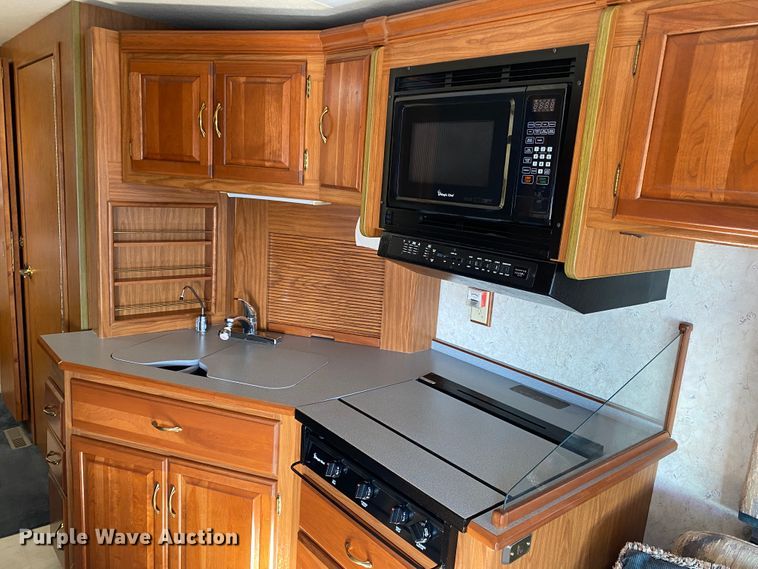 image for item JL9039 1999 Winnebago WFL34WY  RV