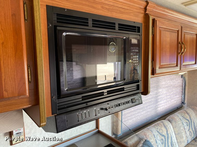 image for item JL9039 1999 Winnebago WFL34WY  RV