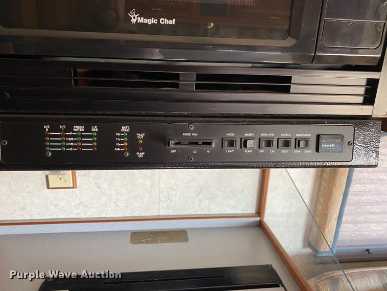 image for item JL9039 1999 Winnebago WFL34WY  RV