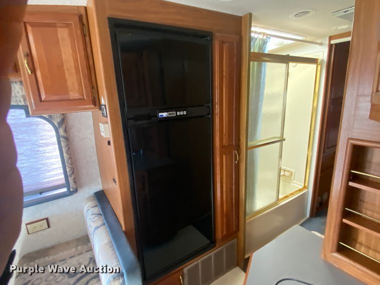 image for item JL9039 1999 Winnebago WFL34WY  RV