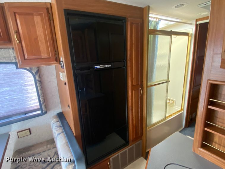 image for item JL9039 1999 Winnebago WFL34WY  RV