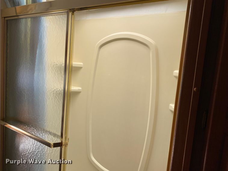 image for item JL9039 1999 Winnebago WFL34WY  RV