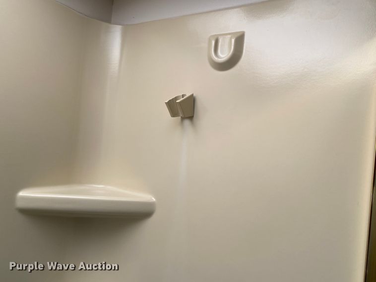 image for item JL9039 1999 Winnebago WFL34WY  RV