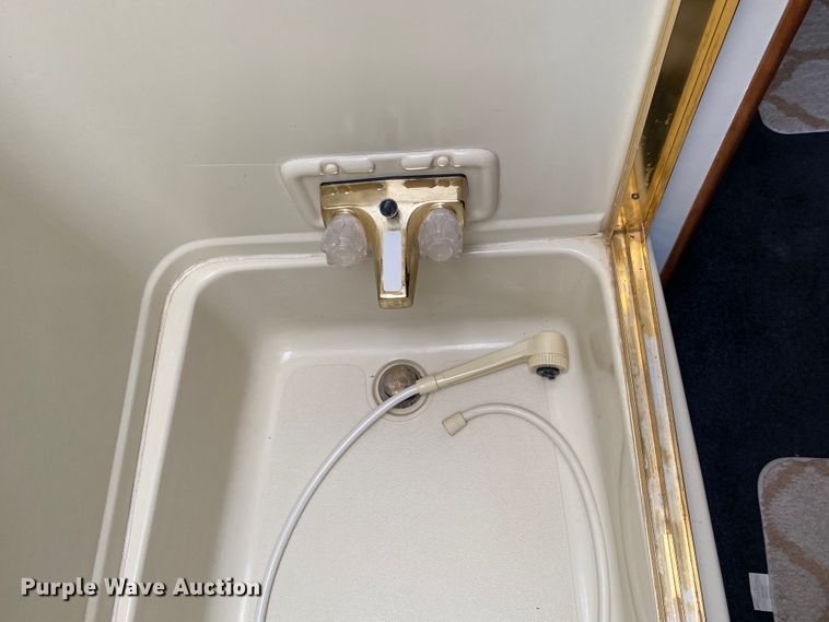 image for item JL9039 1999 Winnebago WFL34WY  RV