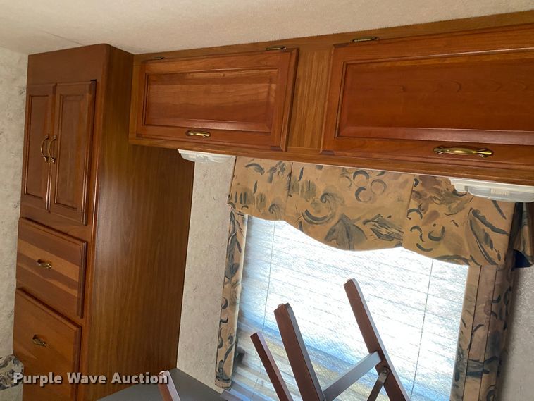 image for item JL9039 1999 Winnebago WFL34WY  RV