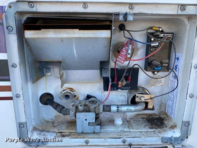 image for item JL9039 1999 Winnebago WFL34WY  RV