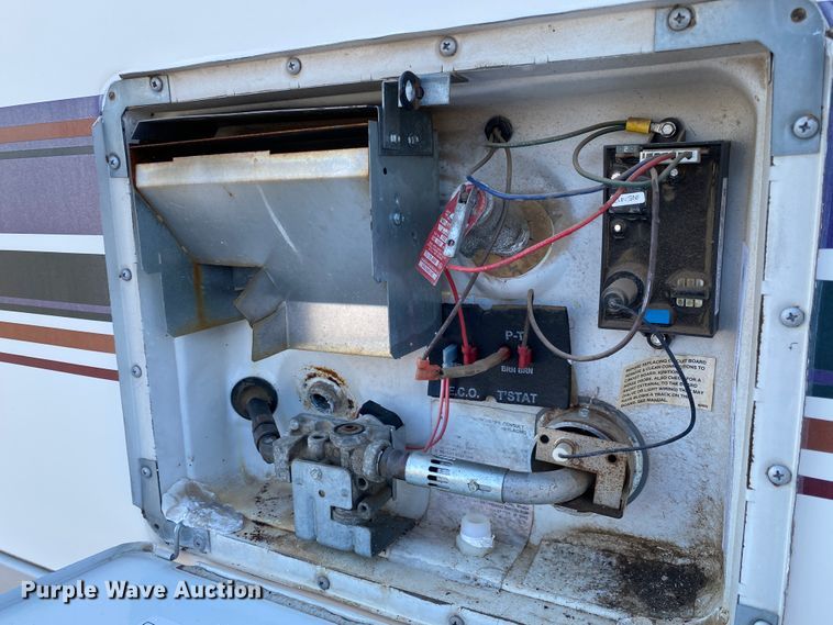 image for item JL9039 1999 Winnebago WFL34WY  RV