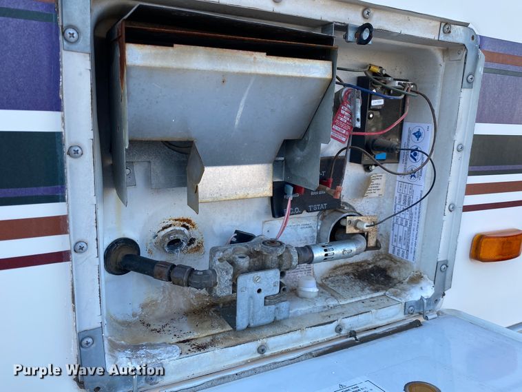 image for item JL9039 1999 Winnebago WFL34WY  RV