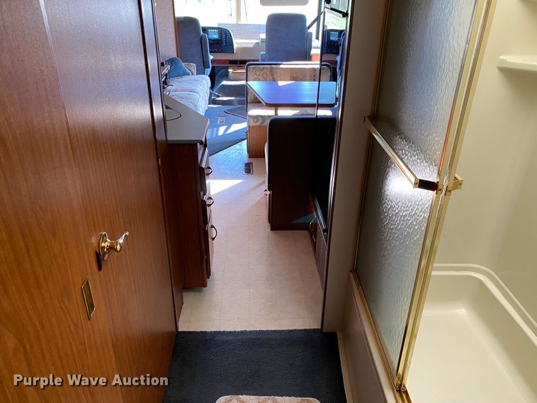 image for item JL9039 1999 Winnebago WFL34WY  RV